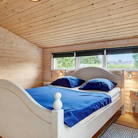 Lovely In With Kitchen Feriehus